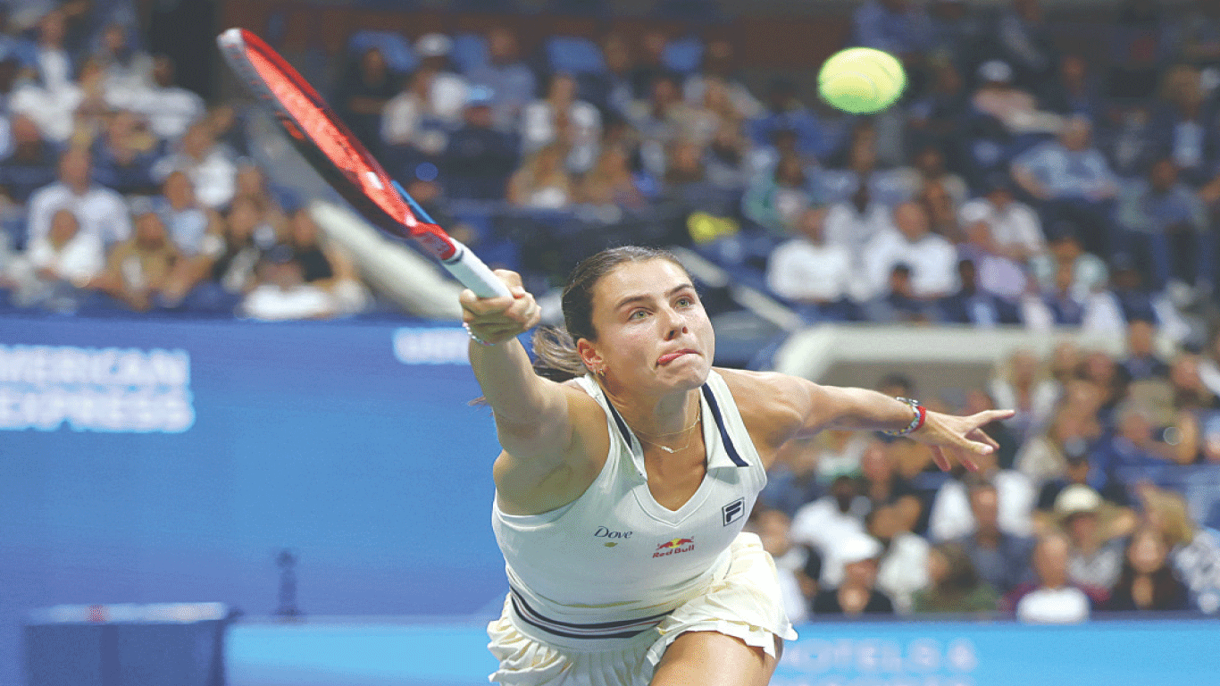 EMMA Navarro of the US reaches for a return to Belarus’ Aryna Sabalenka during their US Open semi-final.—Reuters